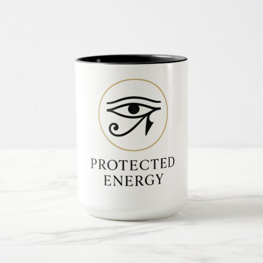 Protected Energy – Minimal Eye of Horus Symbol | マグカップ (中央)