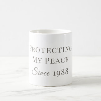Protecting My Peace Since [Year] – パーソナライズド コーヒーマグカップ