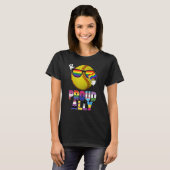 Proud Ally Softball Ball Rainbow Flag Gay Lesbian  Tシャツ (正面フル)