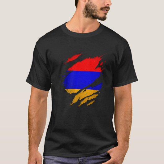 Proud Armenian  Torn Ripped Armenia Flag Tシャツ (正面)