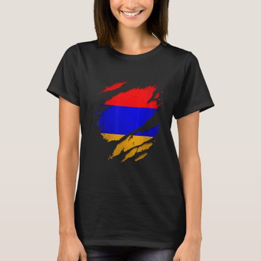 Proud Armenian Torn Ripped Armenia Flag Tシャツ (正面)