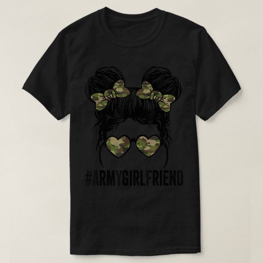 proud army girlfriend funny tee for army wives arm tシャツ (デザイン正面)
