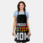 Proud Autism Mom Awareness Autistic Family エプロン (着用した状態)