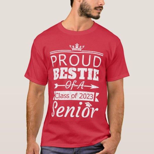 Proud Bestie Of Class 2023 Senior Best Friend frie Tシャツ (正面)