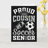Proud Cousin Of A Soccer Senior Cl Of 2026 Graduat カード (黄色い花)