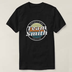Proud Dad Retro Team 姓 クラス20XX年卒 Tシャツ