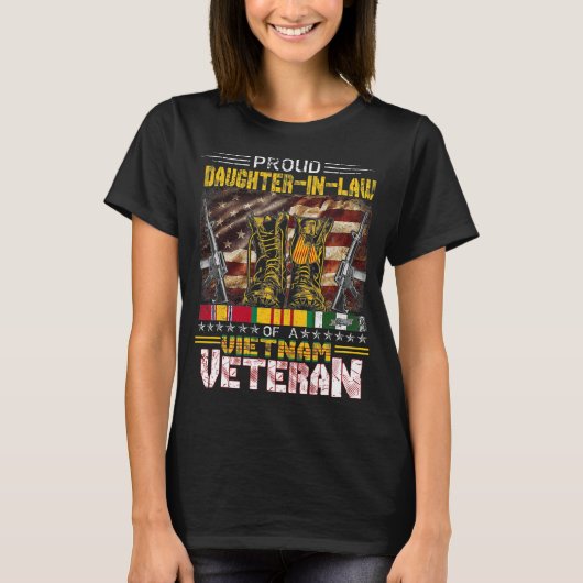Proud Daughter-In-Law Of A Vietnam Veteran  Tシャツ (正面)