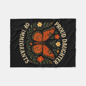 Proud Daughter Of Immigrants Butterfly Flowers  フリースブランケット (正面(横))