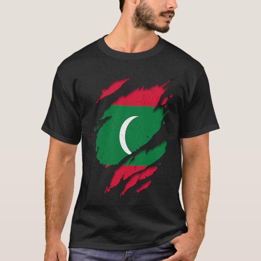 Proud Dhivehin Torn Ripped Maldives Flag Tシャツ (正面)