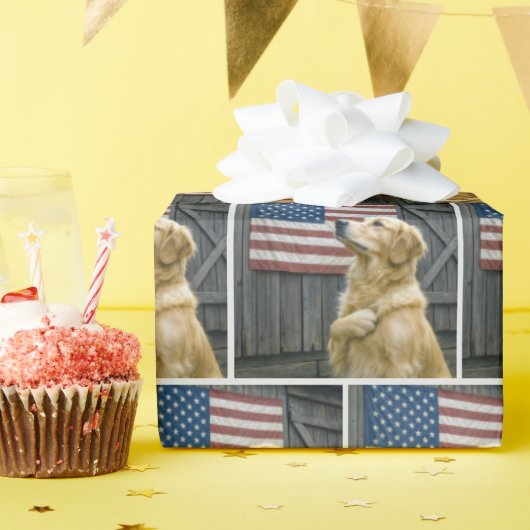 Proud Golden Retriever With American Flag ラッピングペーパー (誕生日パーティー)