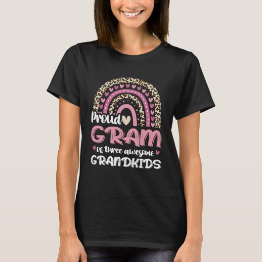 Proud Gram Of Three Grandkids Leopard Rainbow Gran Tシャツ (正面)