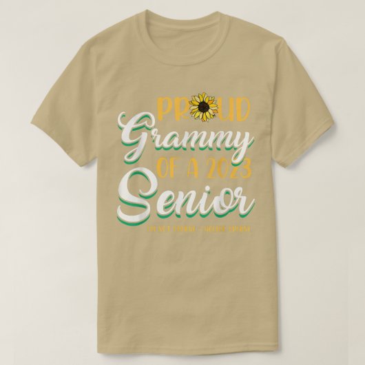 Proud Grammy Of A 2023 Senior IM Not Crying YouRe  Tシャツ (デザイン正面)
