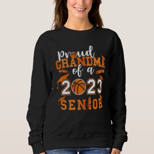 Proud GrandMa Of A 2023 Senior 23 Basketball Gradu スウェットシャツ (正面)