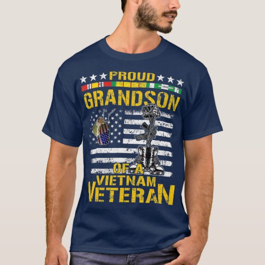 Proud Grandson Of A Vietnam Veteran   Vietnam Tシャツ (正面)