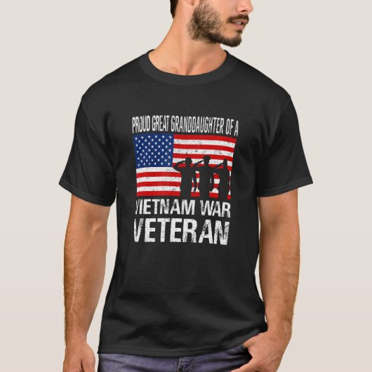 Proud Great Granddaughter of a Vietnam War Veteran Tシャツ (正面)
