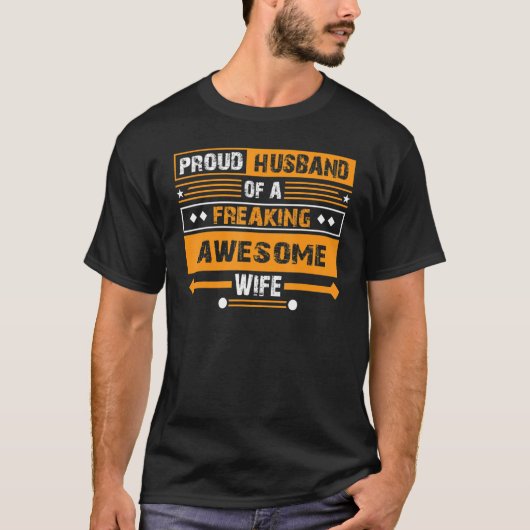 Proud Husband of a Freaking Awesome Wife Trophy Tシャツ (正面)