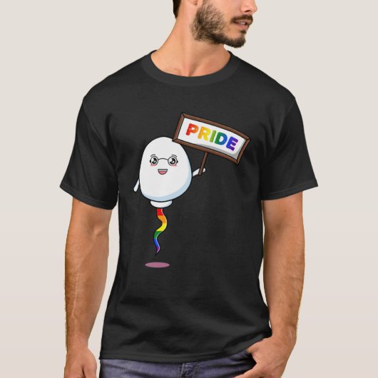 Proud LGBT Queer Cute pride shield hold by Rainbow Tシャツ (正面)