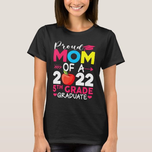 Proud Mom Class Of 2022 Phd 5th Grade Graduate Doc Tシャツ (正面)
