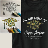 Proud Mom Class Of 2026 Graduate Floral Grad Cap Tシャツ