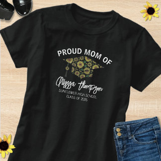 Proud Mom Class Of 2026 Graduate Floral Grad Cap Tシャツ
