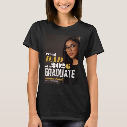 Proud Mom Graduation Photo T-Shirt – Modern Chic Tシャツ (正面)