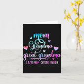 Proud Mom Grandma Great Grandma I Just Keep Gettin カード (黄色い花)