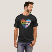 Proud Mom Heart rainbow and transgender flag lgbt  Tシャツ (正面フル)