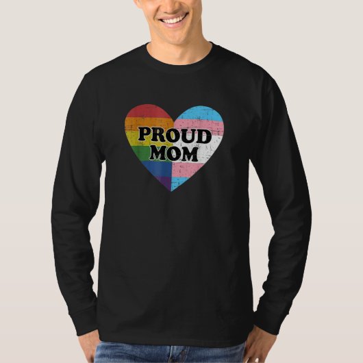 Proud Mom Heart rainbow and transgender flag lgbt  Tシャツ (正面)
