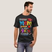 Proud Mom Of A 2024 Pre-K Graduate Funny Family Lo Tシャツ (正面フル)