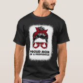 Proud Mom of a Firefighter Bleached Messy Bun Us F Tシャツ (正面)