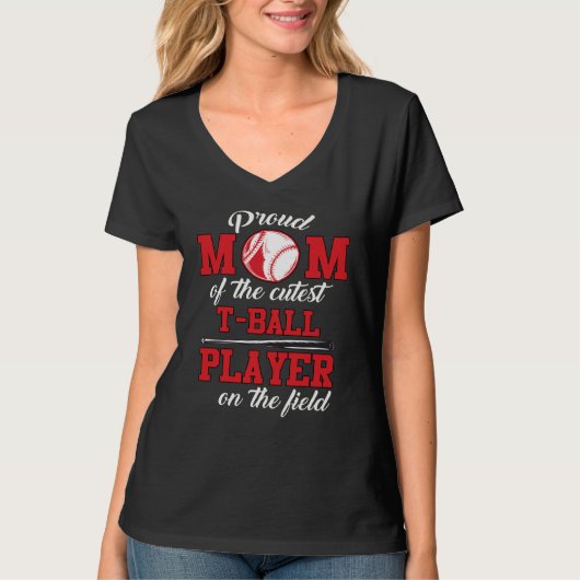 Proud Mom Of The Cutest ball Player Of The Field S Tシャツ (正面)