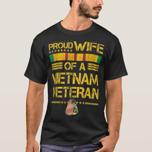 Proud Wife Of A Vietnam Veteran My Husband Is A He Tシャツ (正面)