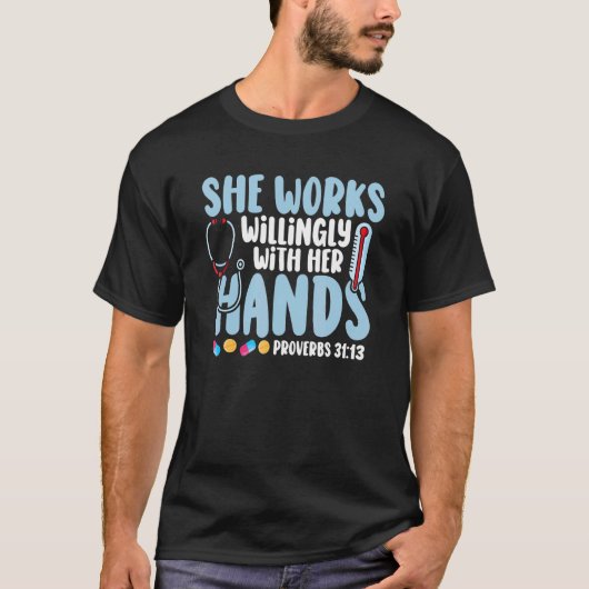 Proverbs 31 She Works Willingly With Her Hands Nur Tシャツ (正面)