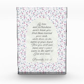 Proverbs 3:3–4 フラワー聖書デザイン フォトブロック (正面)