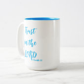Proverbs 3:5 主を信頼する ブルー系クリスチャンマグカップ ツートーンマグカップ (正面左)