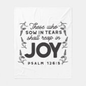 Psalm 126:5 Scripture Typography – Reap in Joy フリースブランケット (正面)