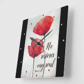 Psalm 23:3彼は私の魂を回復し聖書の詩のフローラ スクエア壁時計 (傾斜)