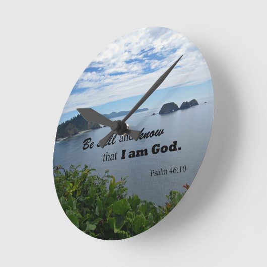 Psalm 46:10静かにして、私が神であることを知る ラウンド壁時計 (傾斜)
