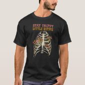 Psilocybin Mushrooms Skull Chest Stay Trippy Littl Tシャツ (正面)
