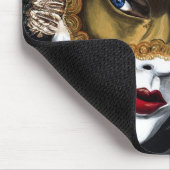 PSOVARTによる黒および金ゴールドのカーニバルのマスク マウスパッド (コーナー)
