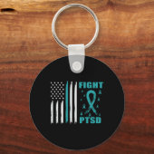 Ptsdと戦うティール（緑がかった色）リボンとフラグ キーホルダー (正面)