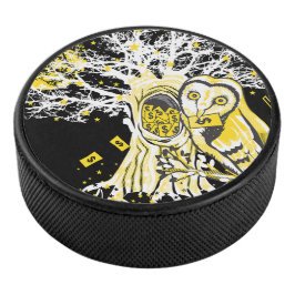 Puck - 都市部の木のフクロウと富のシュールレアリズム ポップアート アイスホッケーパック