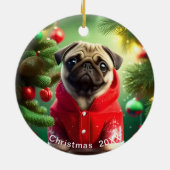 Pugクリスマスの日付またはペットの写真の追加 セラミックオーナメント (裏面)