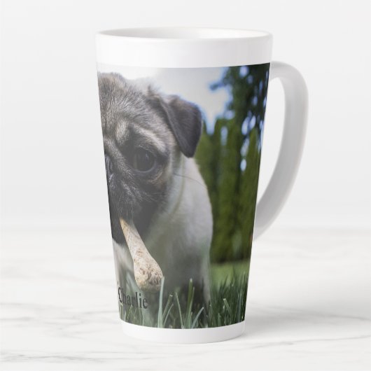 Pugパーソナライズされた Dogの写真と名前 カフェラテマグ (右アングル)