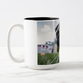 Pugパーソナライズされた Dogの写真と名前 ツートーンマグカップ (左)