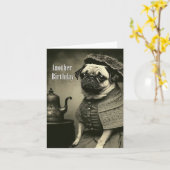 Pugビクトリアン誕生日カード – おもしろい Pugの写真 カード (黄色い花)