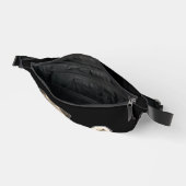 Pug犬の漫画のモップアップスケッチオン黒 ファニーパック (見開き)