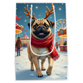 Pug at the Winter Fairgrounds Christmas Painting ミディアムペーパーバッグ (裏面)