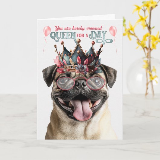 Pug Dog Queen for a Day Funny Birthday カード (黄色い花)