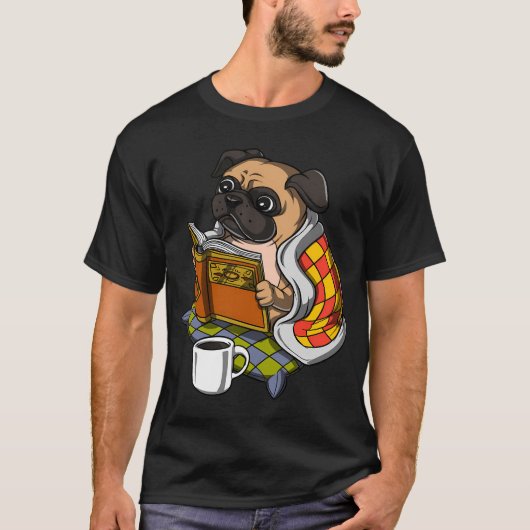 Pug Dog Reading A Book Tシャツ (正面)